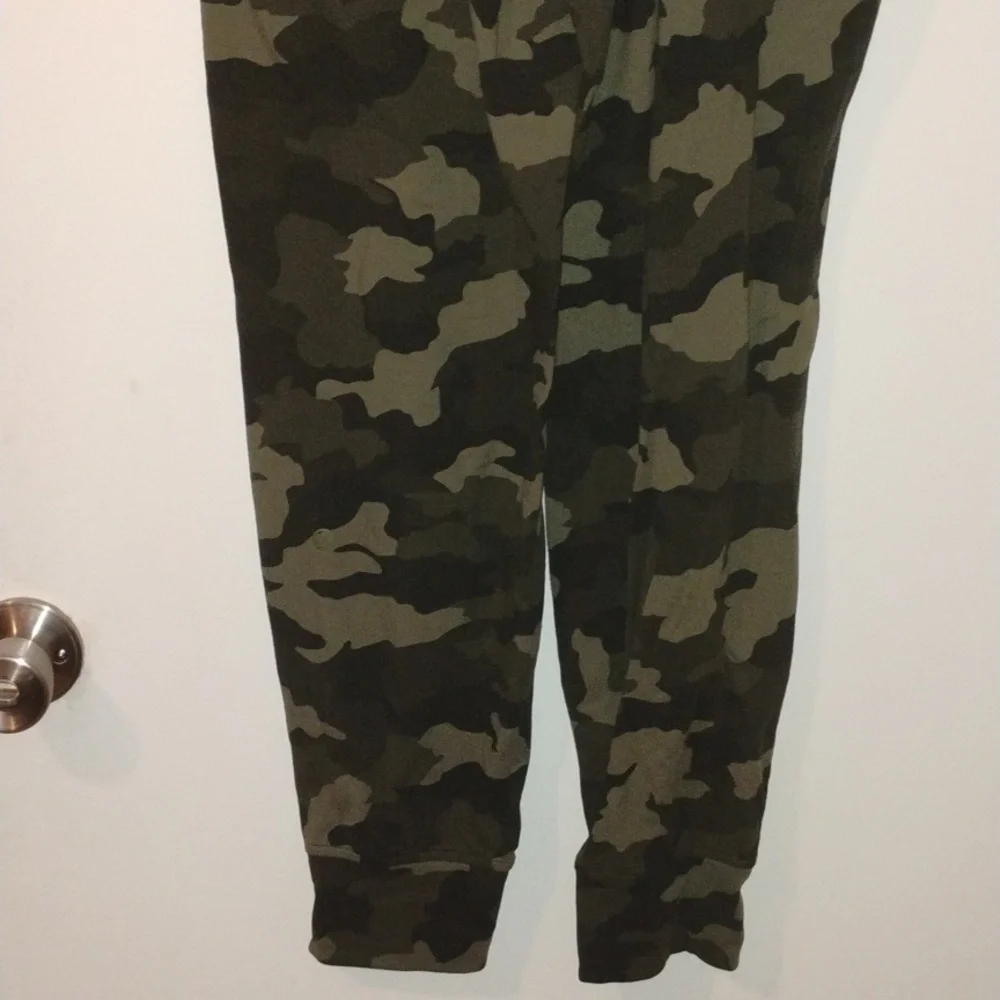 lululemon athletica Ready to Rulu High Rise Jogger. Womens size 8. Green Camo. - Picture 5 of 13